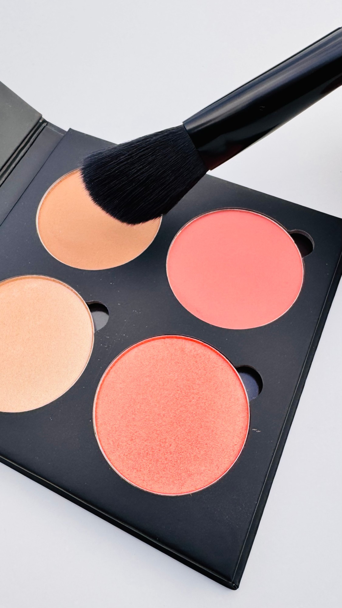 Saint Minerals palet med blush og highlighter